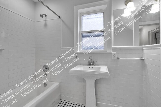 Building Photo - 105 Mariner St