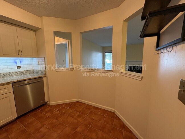 Building Photo - 15 Forest Glen Cir