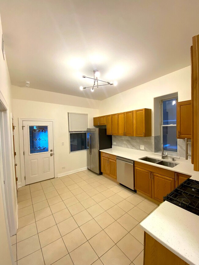 Kitchen - 3310 W Beach Ave