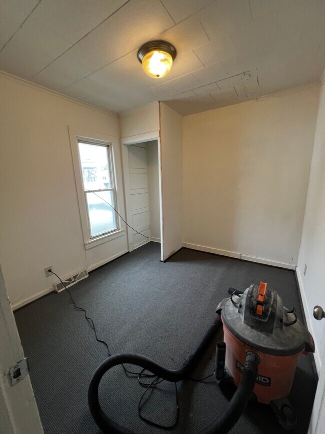 Building Photo - 2235 S Niagara St