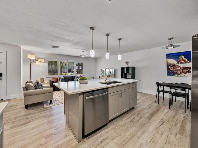 Building Photo - 7125 Shore Dr S