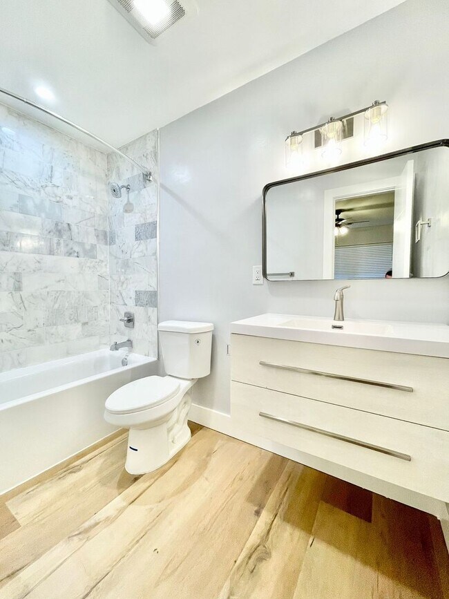 Building Photo - Beautifully remodeled 4 bedroom, 3 full ba...