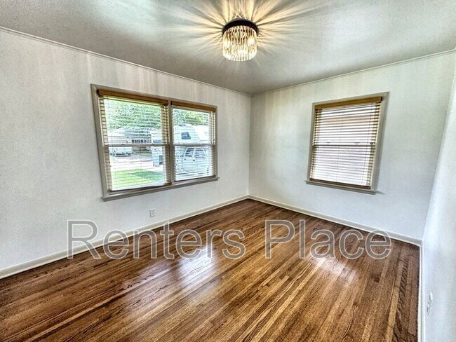 Building Photo - 1506 E 54th St
