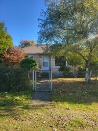 Building Photo - Cute House Close to W.F West High School!