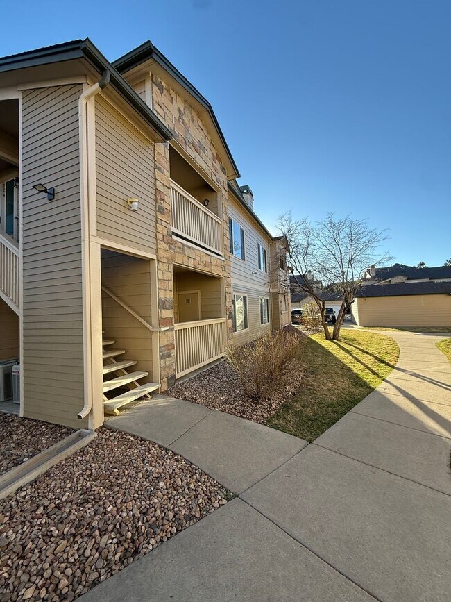 Building Photo - SPACIOUS 2bd/2ba Condo- Available NOW!