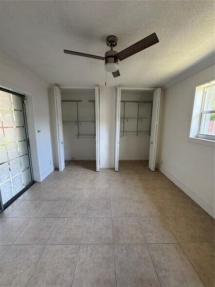 Building Photo - 5122 SW 92nd Ter
