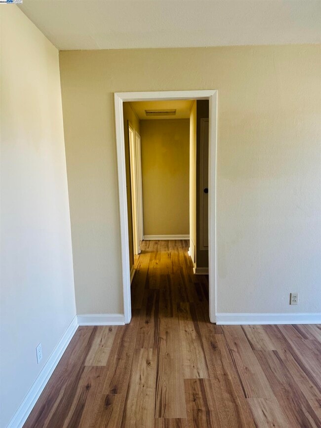 Building Photo - 8320 Davona Dr