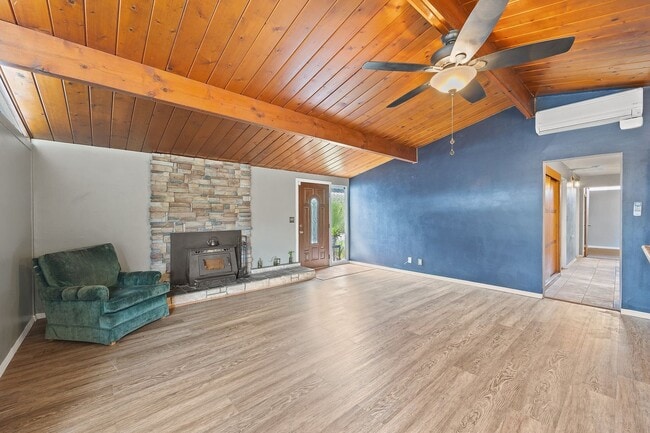 Building Photo - Adorable 3 Bedroom 2 Bathroom Single Story Family Home