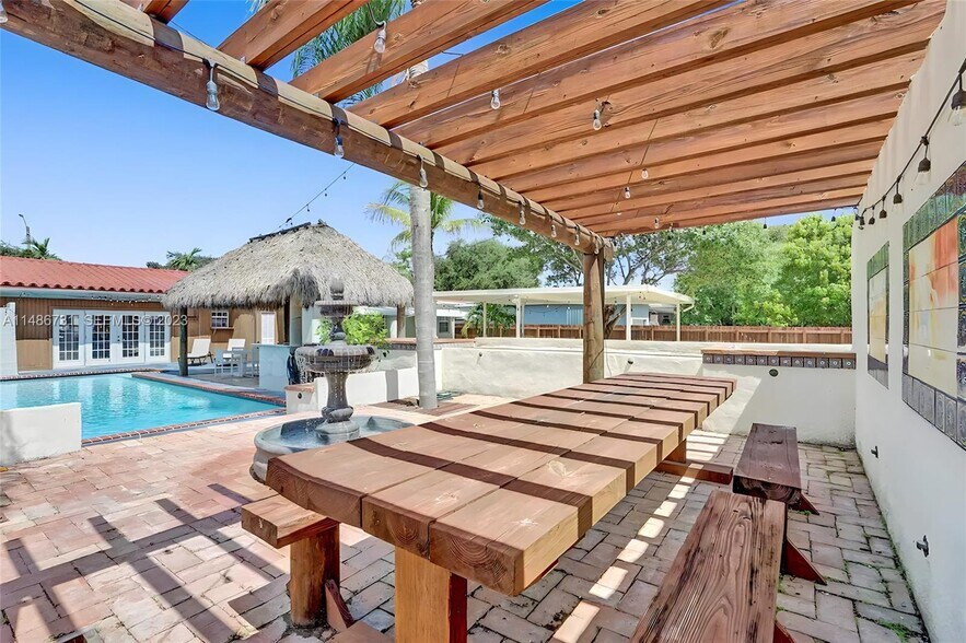 Building Photo - 247 SW 5th St