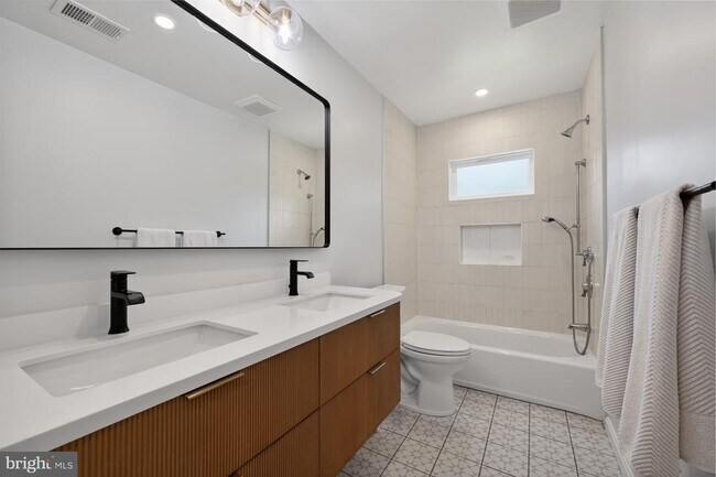 Building Photo - 1554 Forest Villa Ln