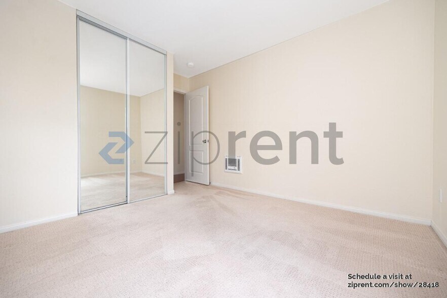 Building Photo - Unit 226