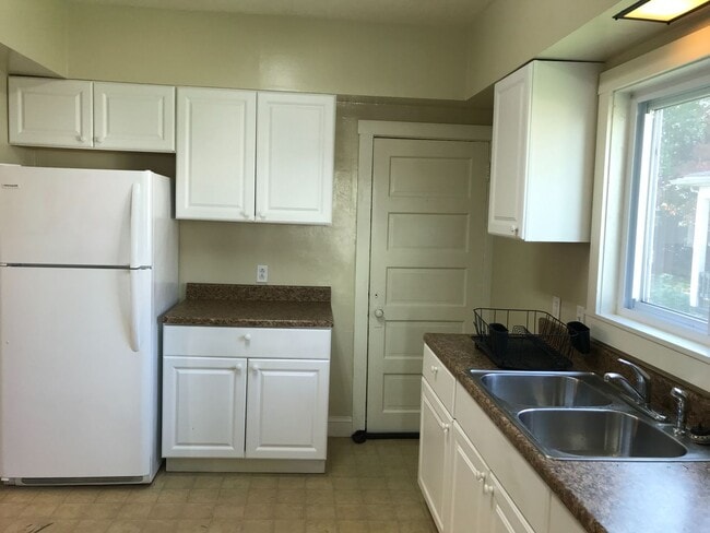 Building Photo - 3 Bed 1.5 Bath Single Family Home for Rent in Butler, PA