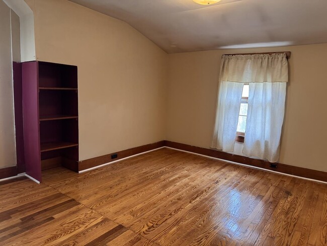 Building Photo - 814 Brattleboro Rd