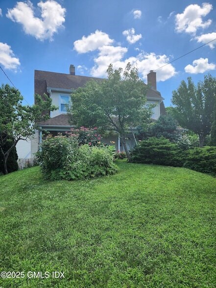 Primary Photo - 19 Valley Rd