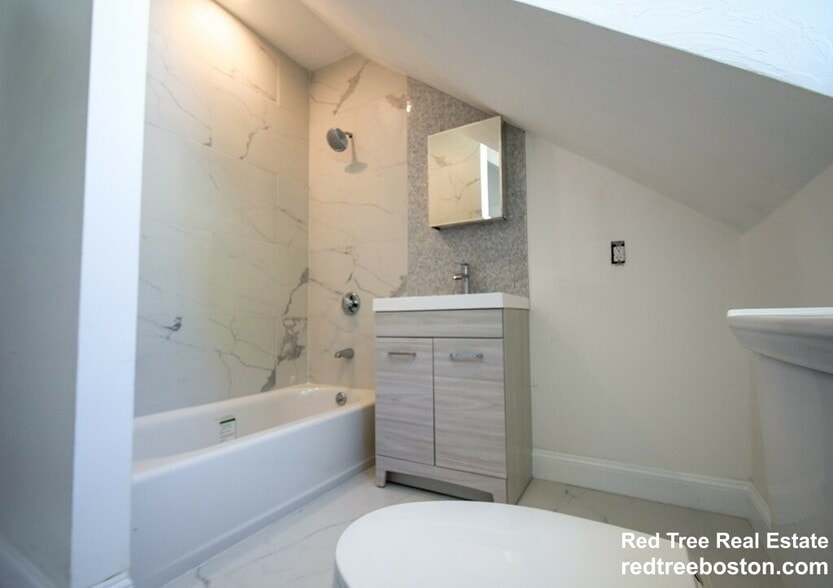 Building Photo - 32 Cedar St