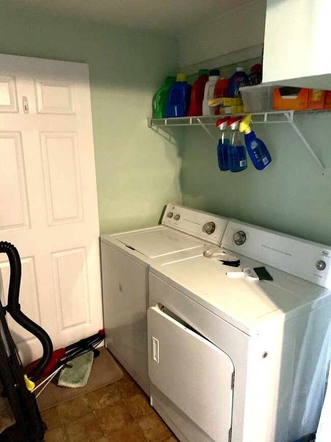 Building Photo - 3/2 Near UGA campus off Bloomfield Street - Available Early August 2026