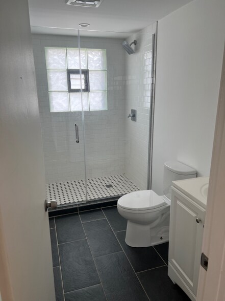 Building Photo - 2226 N 72nd Ct
