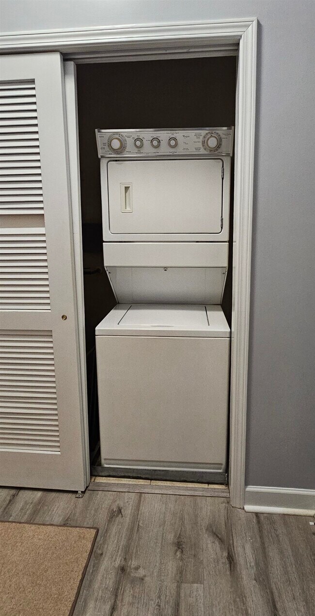 Building Photo - 304 Kiskadee Loop