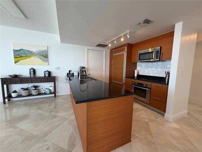 Building Photo - 50 Biscayne Blvd