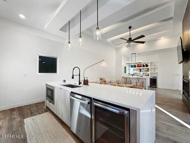 Building Photo - 5636 River Run St