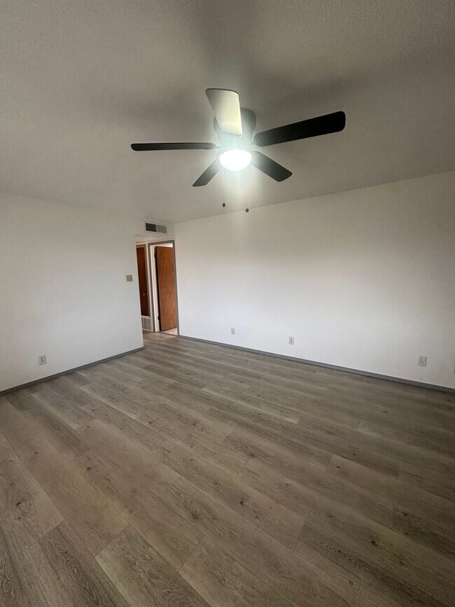 Building Photo - Welcome to this charming 3-bedroom, 2-bathroom home located in Albuquerque, NM
