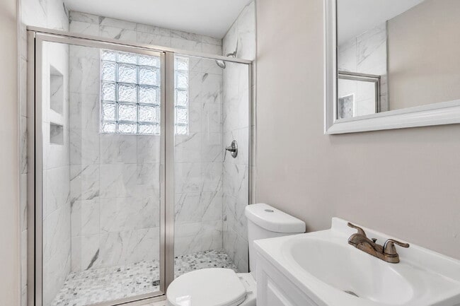 Building Photo - Beautifully Updated 2-Bedroom, 2-Bath Single-Level Home($1650/mo rent***)