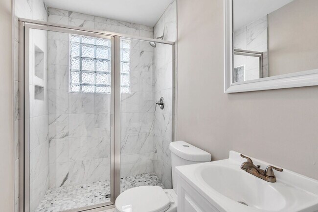 Building Photo - Beautifully Updated 2BR,2BA Single-Level Home $1650/mo rent***