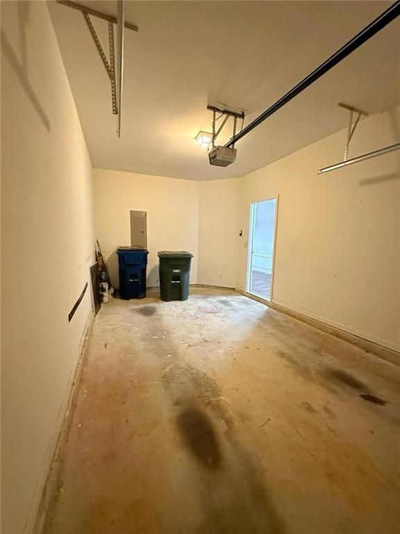 Building Photo - 2089 Lakeshore Overlook Dr