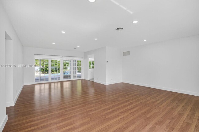 Building Photo - 1345 SW 9th Ave