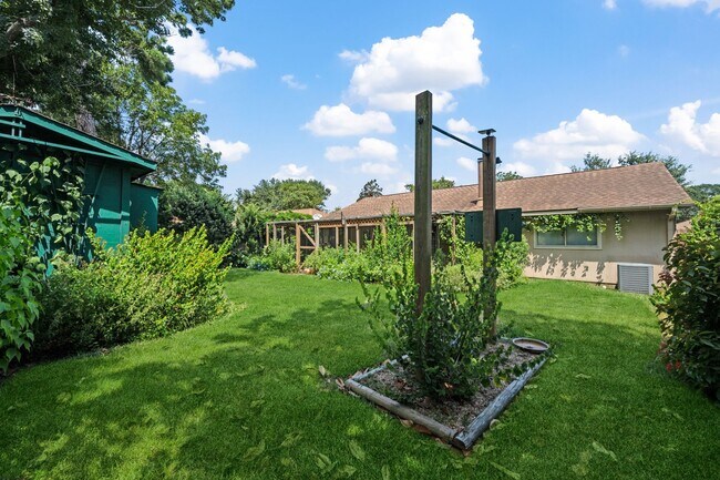 Building Photo - 19907 Lions Gate Dr