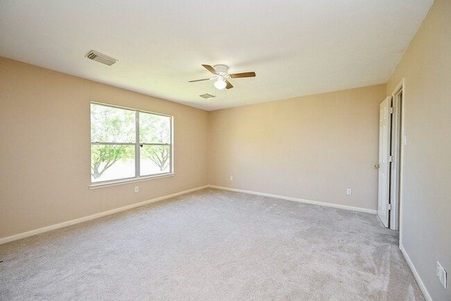 Building Photo - 4815 Knights Branch Dr