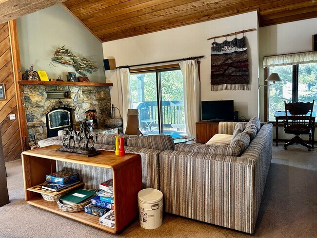 Building Photo - Stunning 3-Bedroom + Loft, 2.5-Bathroom Retreat in Snowcreek – $7,000/Month + Utilities