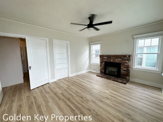 Building Photo - Single-Level Home Across from the Beach in...
