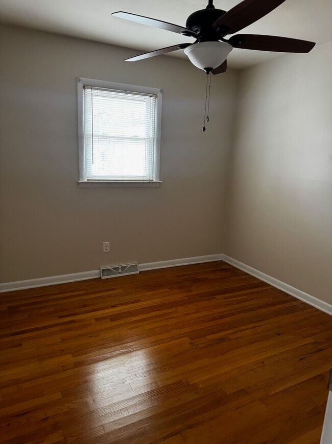 Building Photo - 114 Windsor Dr