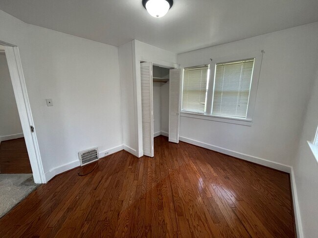 Building Photo - 102-104 Morley Pkwy