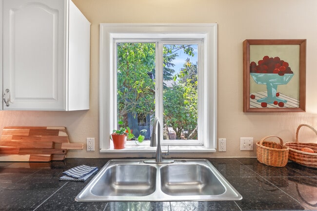 Building Photo - 9648 N Central St