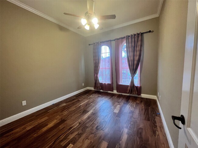 Building Photo - 106 Bella Luce