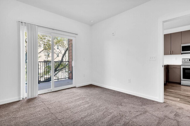 Building Photo - STUNNING MIDTOWN 1BED 1BATH