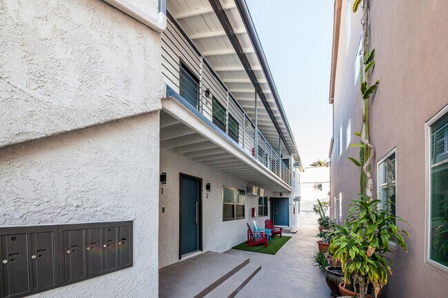Building Photo - 1b Apartment in Belmont Shore across from ...