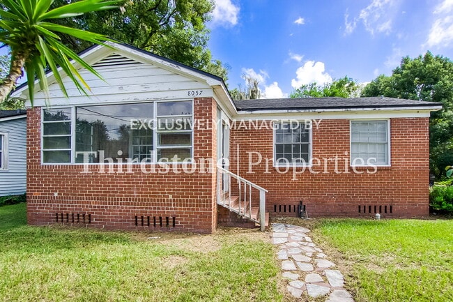 Building Photo - 8057 Oakwood St