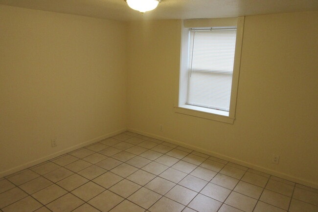 Building Photo - 1504 Rosemary Ln