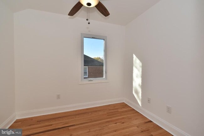 Building Photo - 2302 Dexter Ave