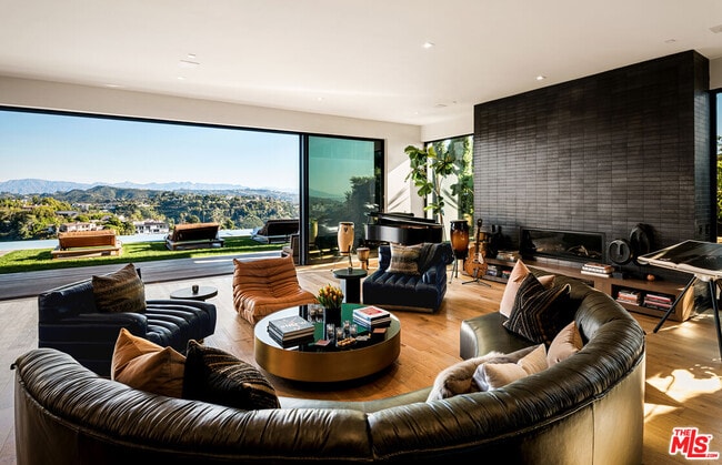 Building Photo - 1030 Somera Rd