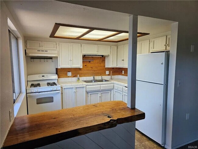 Building Photo - Quiet Location with Mountain & Forest Views