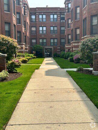 Building Photo - 6865 S Crandon Ave