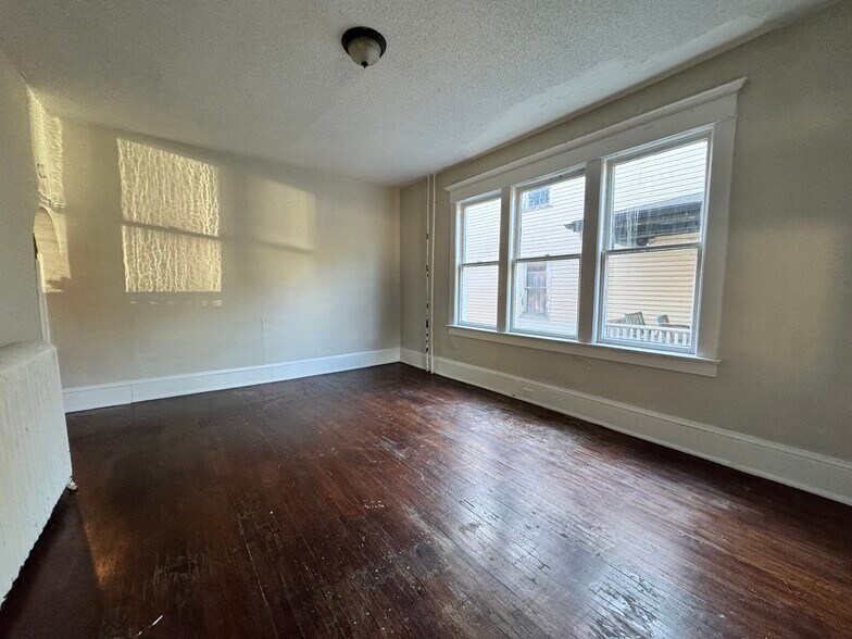 Living Room - 606 Woods Ave SW