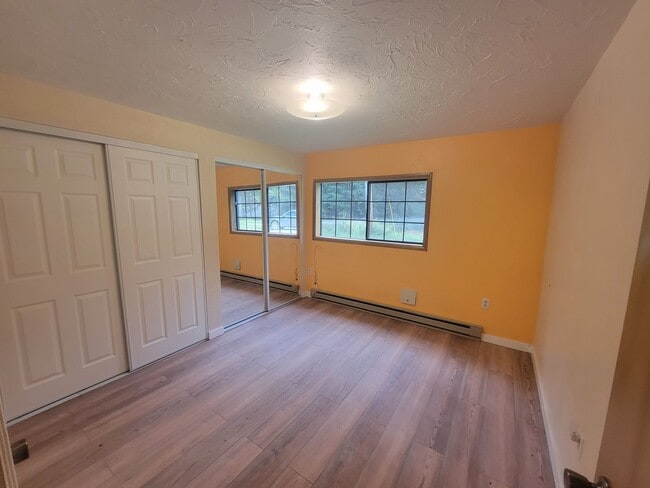 Building Photo - 3 bed, 1 bath home by Sacheen Lake