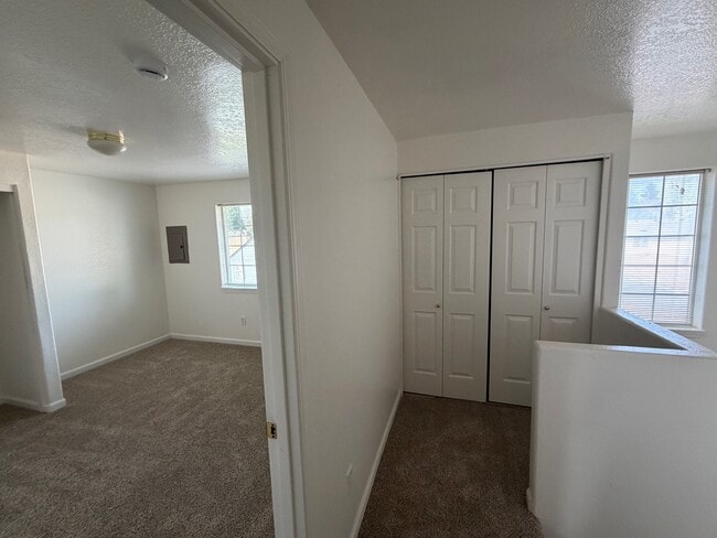 Building Photo - 4338 Ward Pl NE