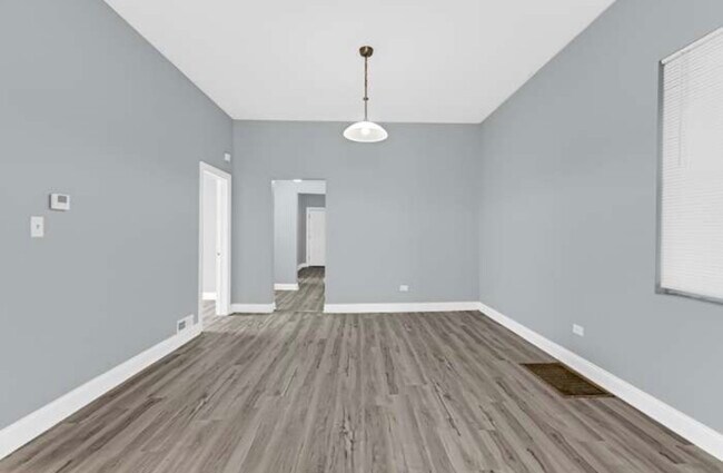 Building Photo - 7349 S Evans Ave