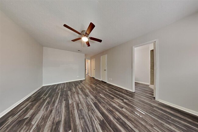 Building Photo - 3214 Evergreen Glade Dr